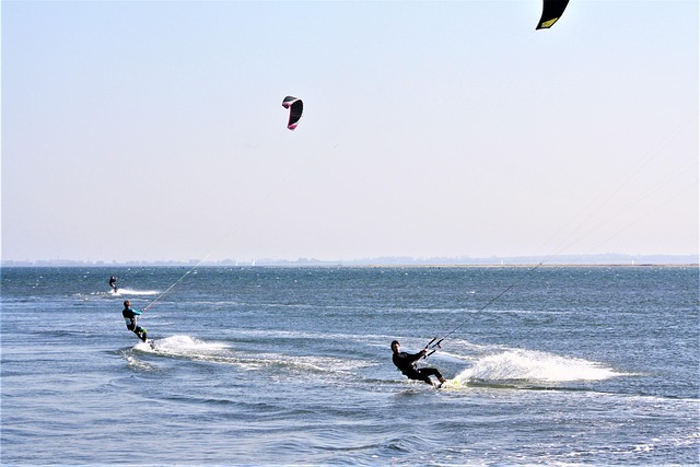 Kitesurfing kursus i københavn: Hvad lærer du, og hvem kan være med?